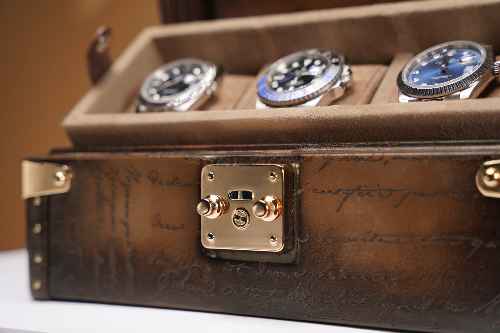 Petra Watch Case - Parchment Patina Java Brown For 3 Watches
