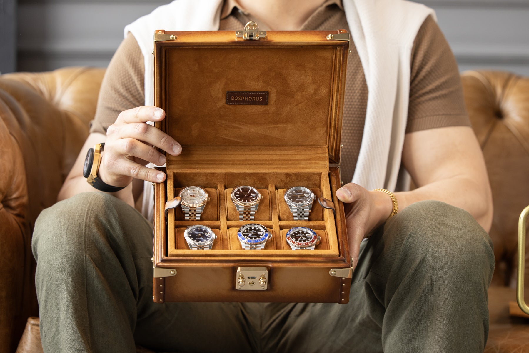 Petra Watch Case - Patina Honey Brown For 6 Watches